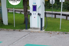 E-Ladesäulen werden an diversen kommunalen Parkplätzen installiert
