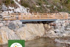 Mit der Installation der Fußgängerbrücke ist der Hochwasserschutz Vils abgeschlossen